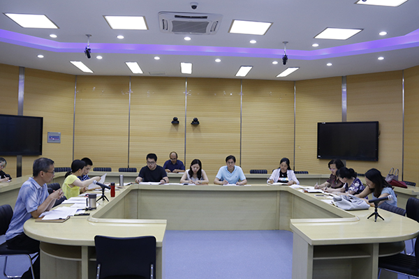 6月29日 教科院人才培养方案报告和中心组学习会议 秦润东 (1).JPG 6月29日 教科院人才培养方案报告和中心组学习会议 秦润东 (1).JPG